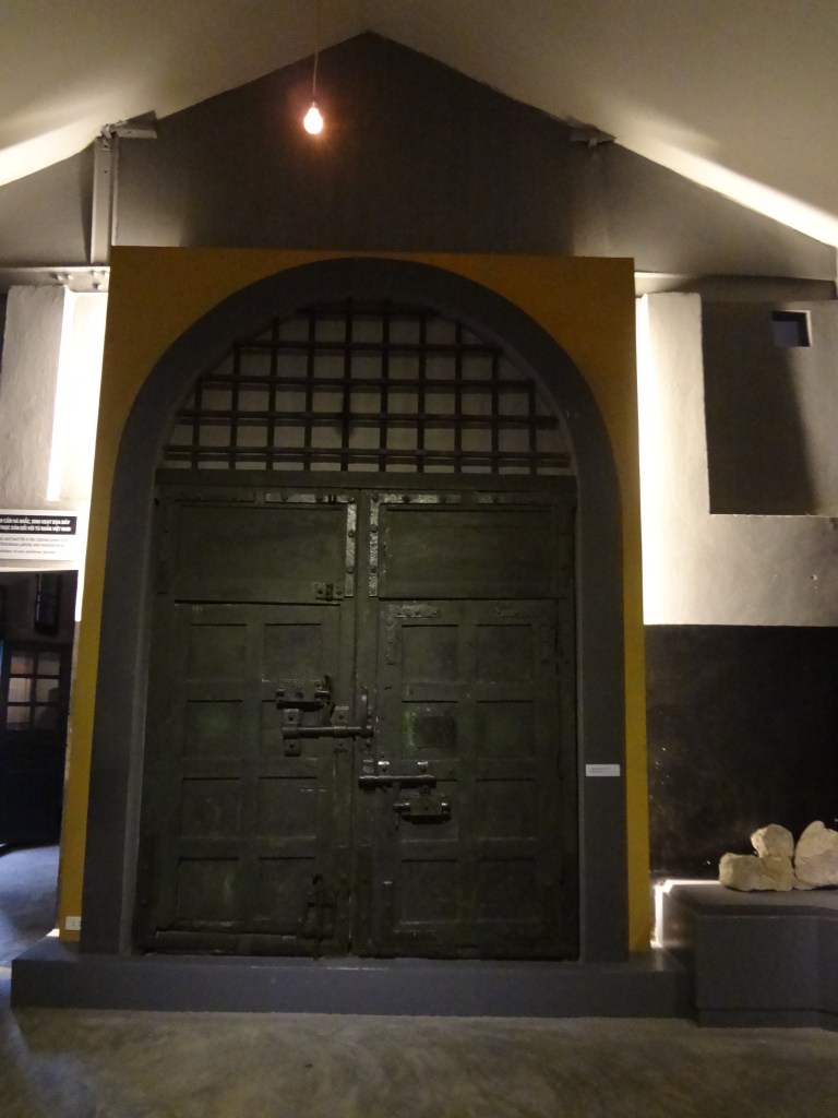 17 Hoa Lo Jail 3